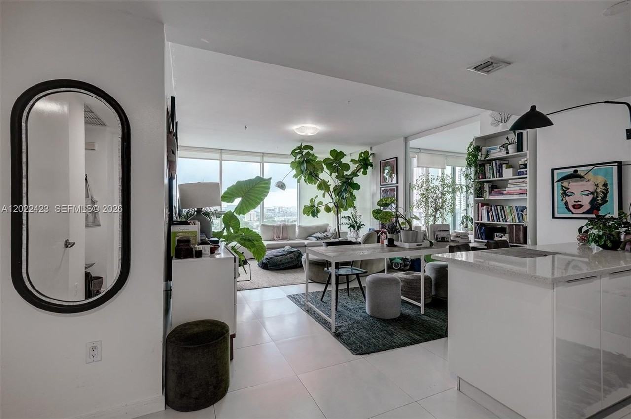 1040 Biscayne Blvd #1606 - Photo 3 of 6