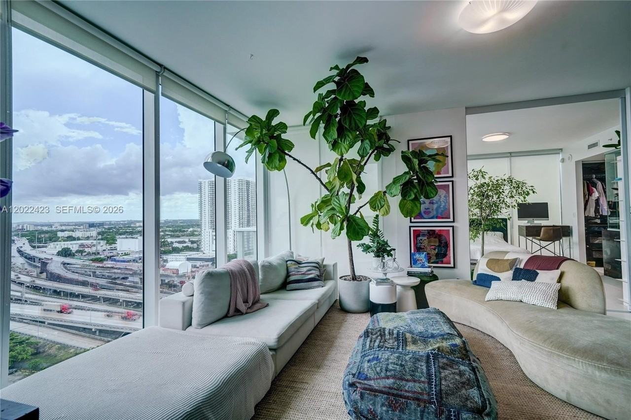 1040 Biscayne Blvd #1606 - Photo 5 of 6
