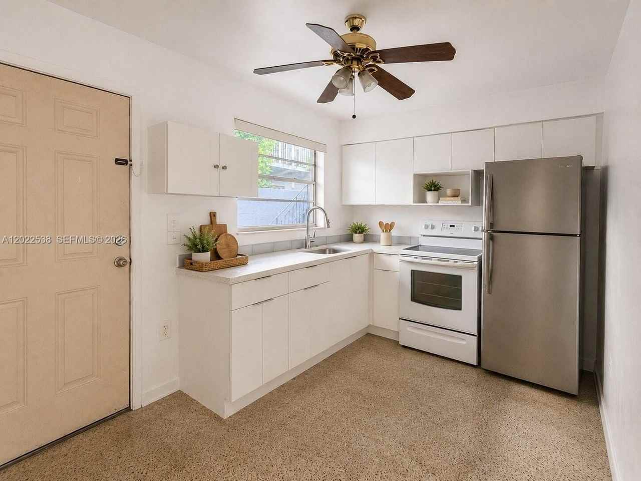 1426 Sw 5th St #2 - Photo 6 of 27