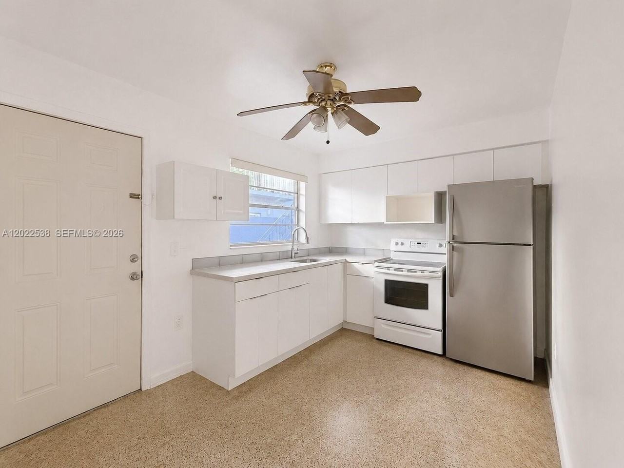 1426 Sw 5th St #2 - Photo 7 of 27