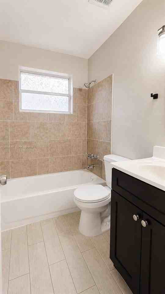 2845 Nw 13th Ct #1 - Photo 7 of 8