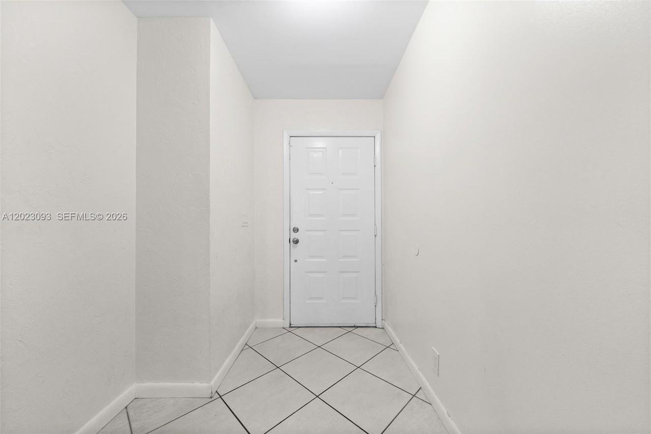 4241 Sw 71st Way #4241 - Photo 4 of 37