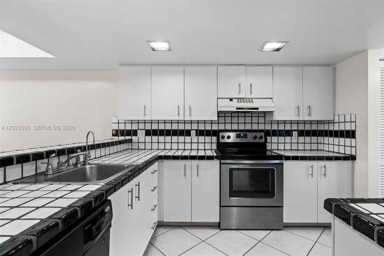 4241 Sw 71st Way #4241 - Photo 5 of 37