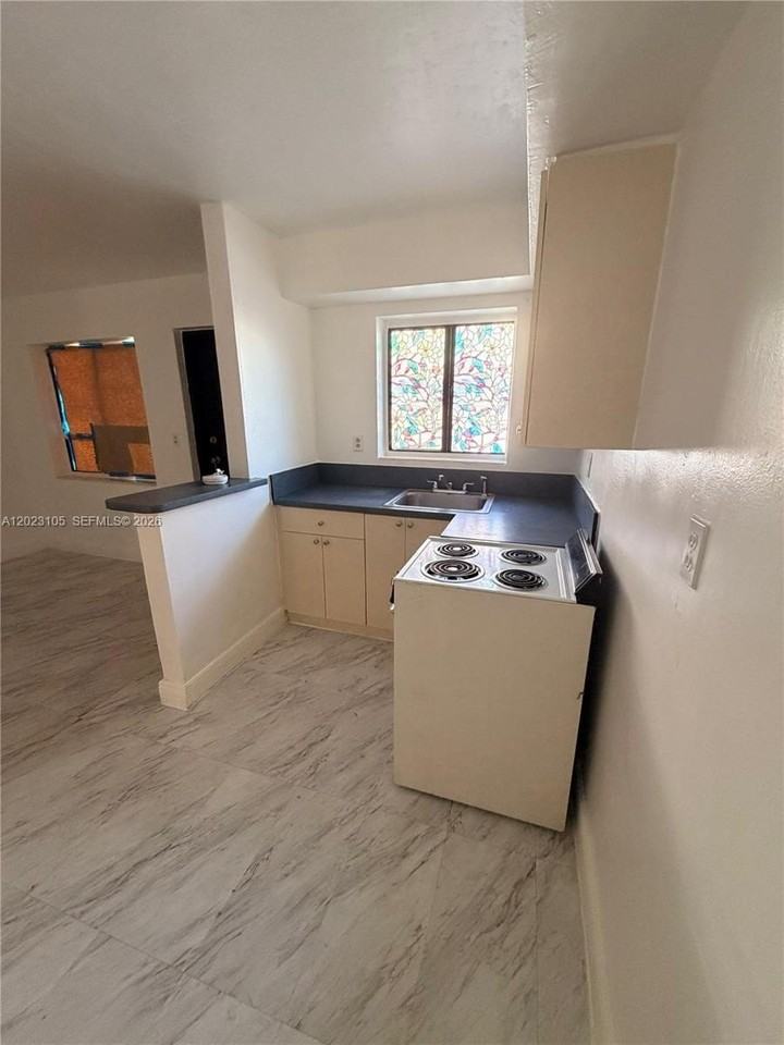 154 W 26th St #2 - Photo 4 of 7