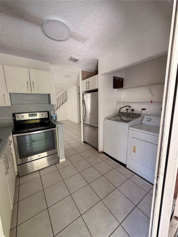 18674 Sw 100th Ave #18674 - Photo 3 of 11