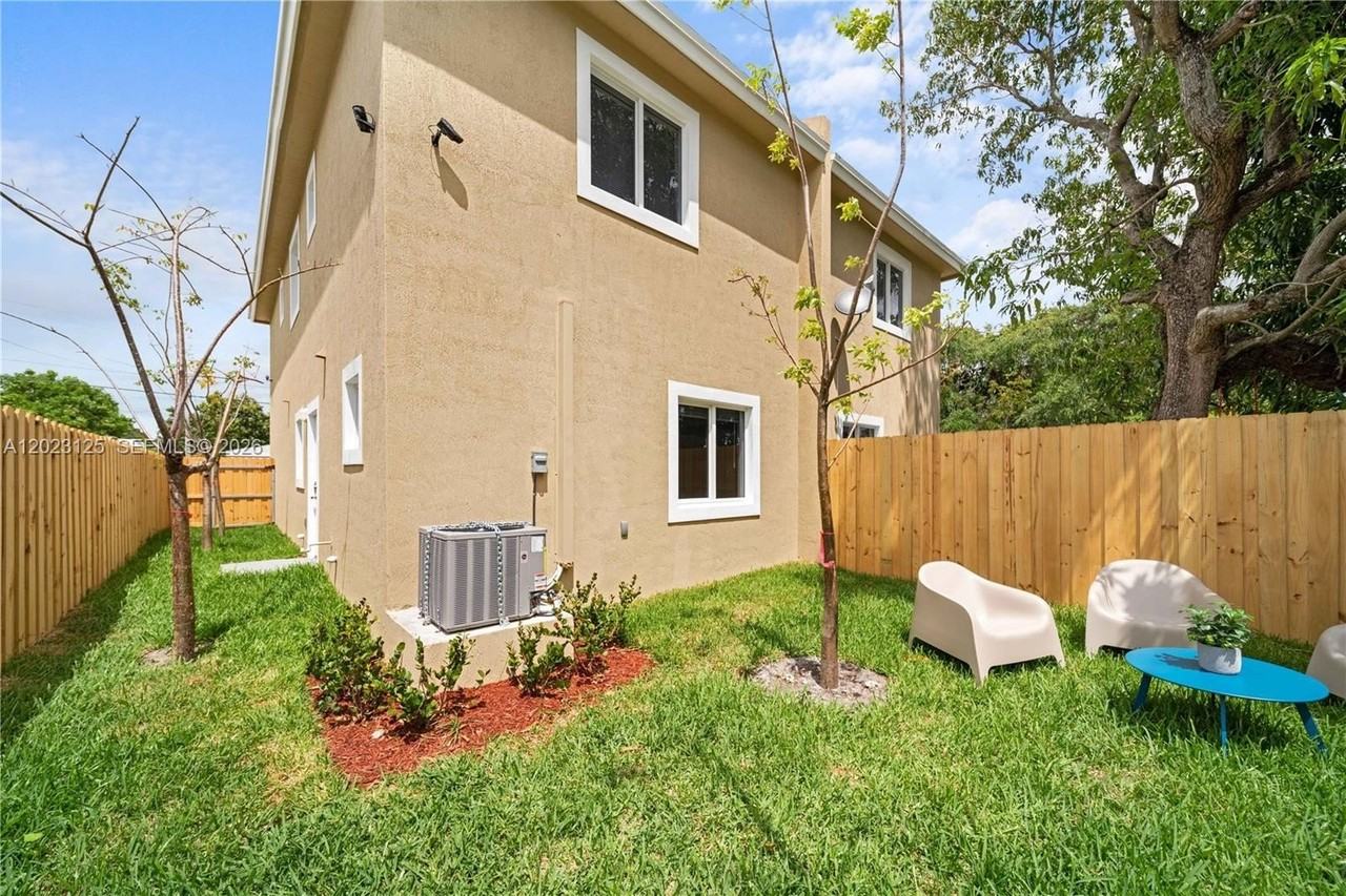 1770 Nw 55th St #1770 - Photo 3 of 21