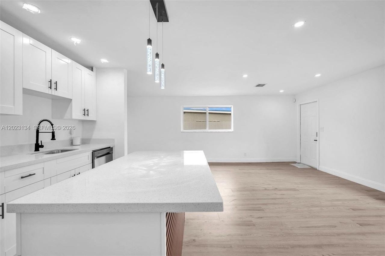 2572 Nw 20th St #0 - Photo 4 of 36