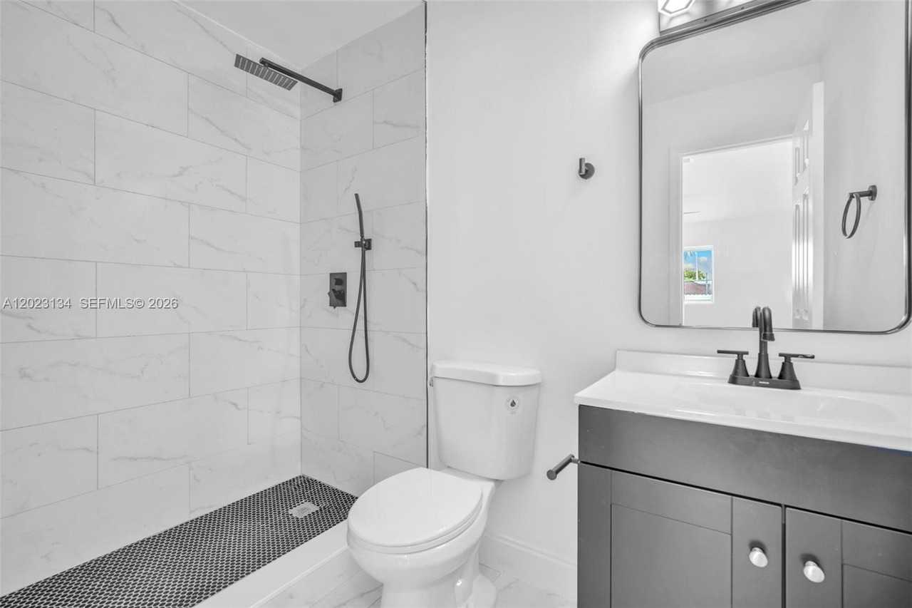 2572 Nw 20th St #0 - Photo 6 of 36