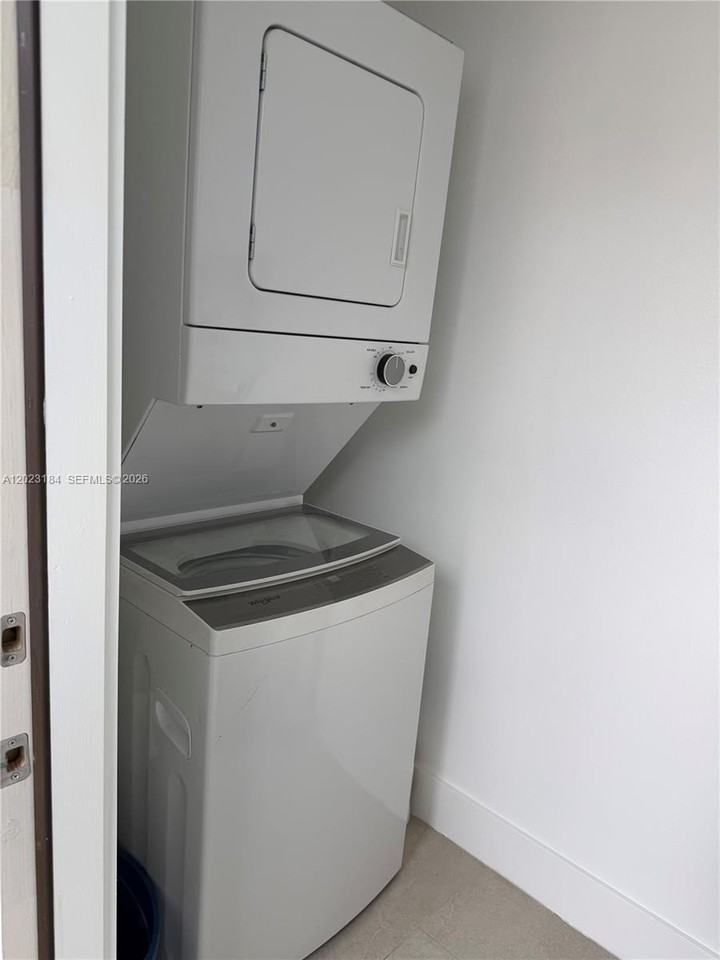 3837 Ne 17th Ave - Photo 6 of 7