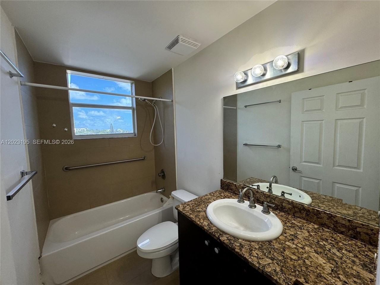 529 Ne 62nd St #404 - Photo 5 of 10