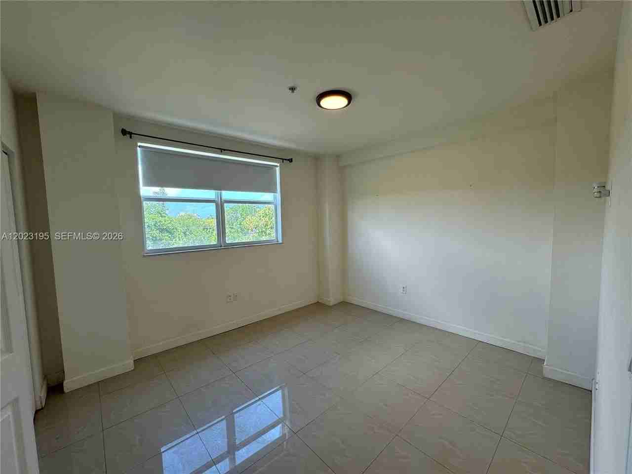 529 Ne 62nd St #404 - Photo 6 of 10