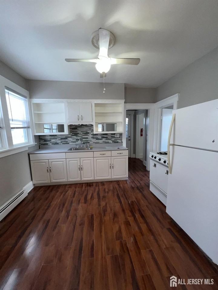 156 Holly St - Photo 2 of 7