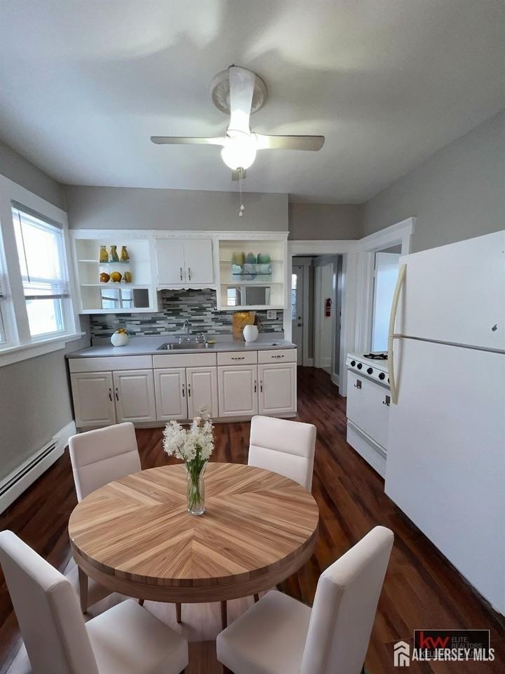 156 Holly St - Photo 3 of 7
