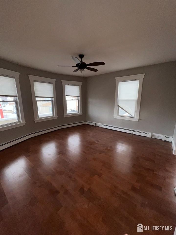 156 Holly St - Photo 4 of 7