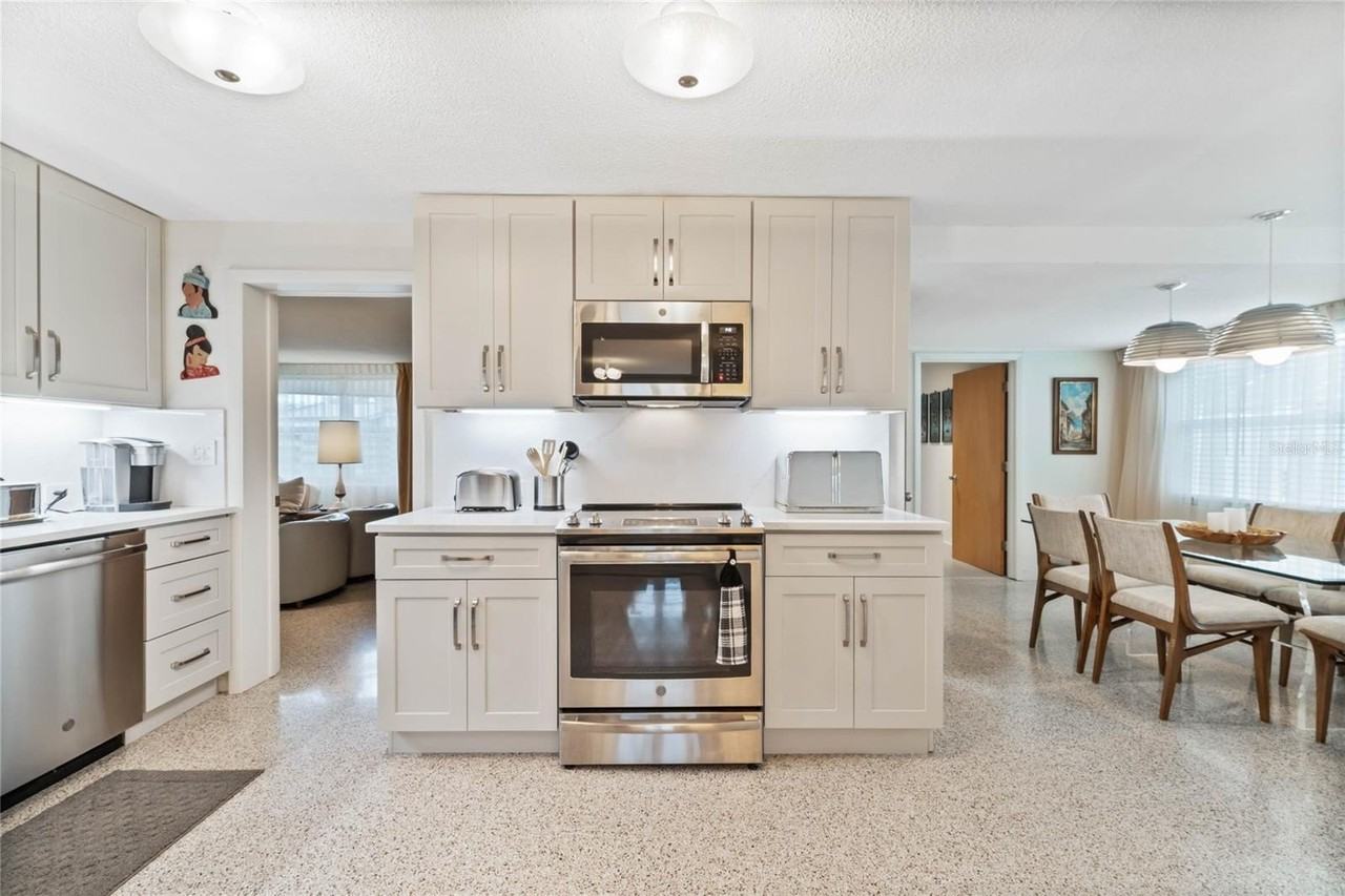 809 E 15th Ave - Photo 2 of 38