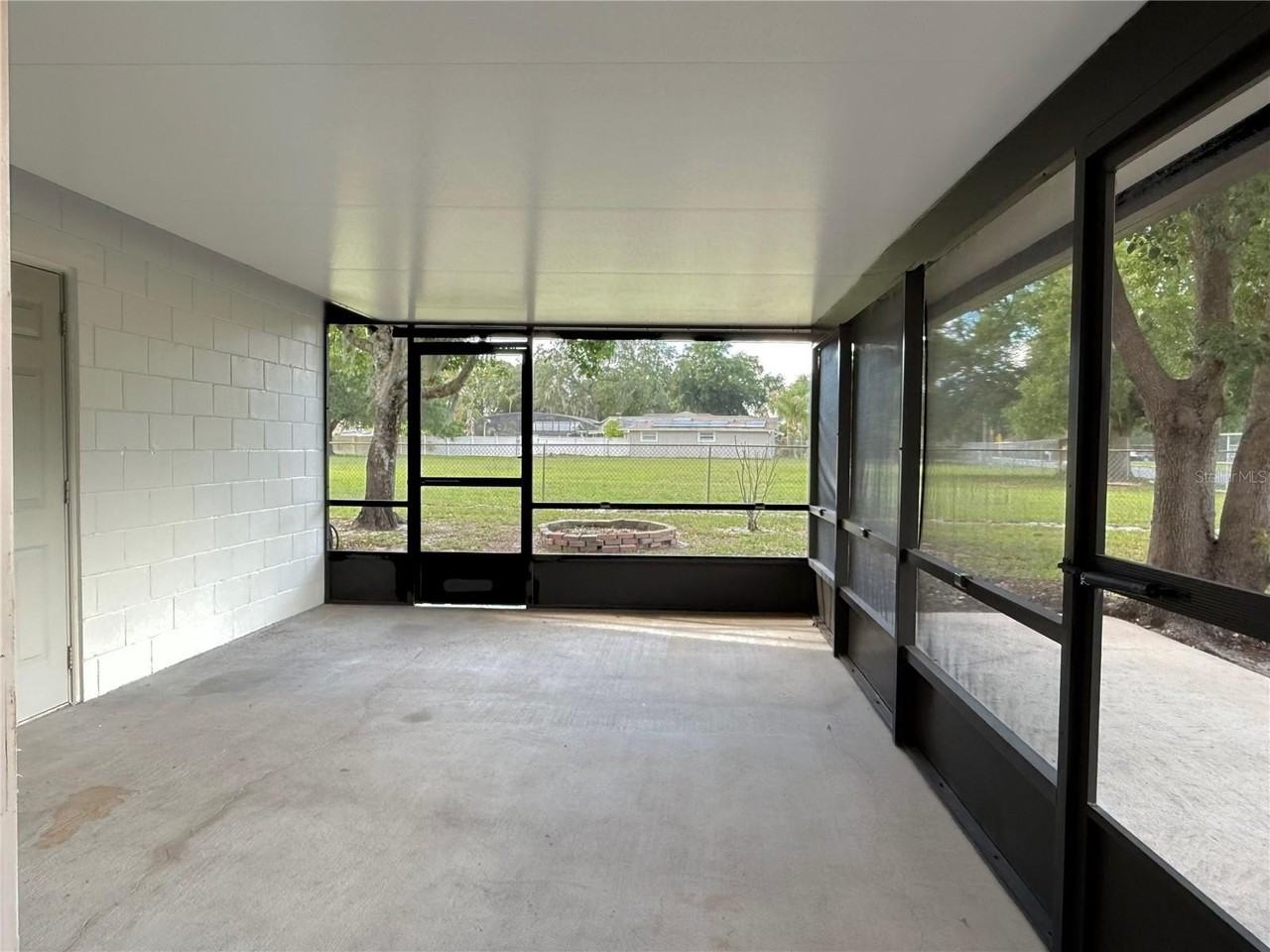7675 Stratford Blvd - Photo 4 of 26