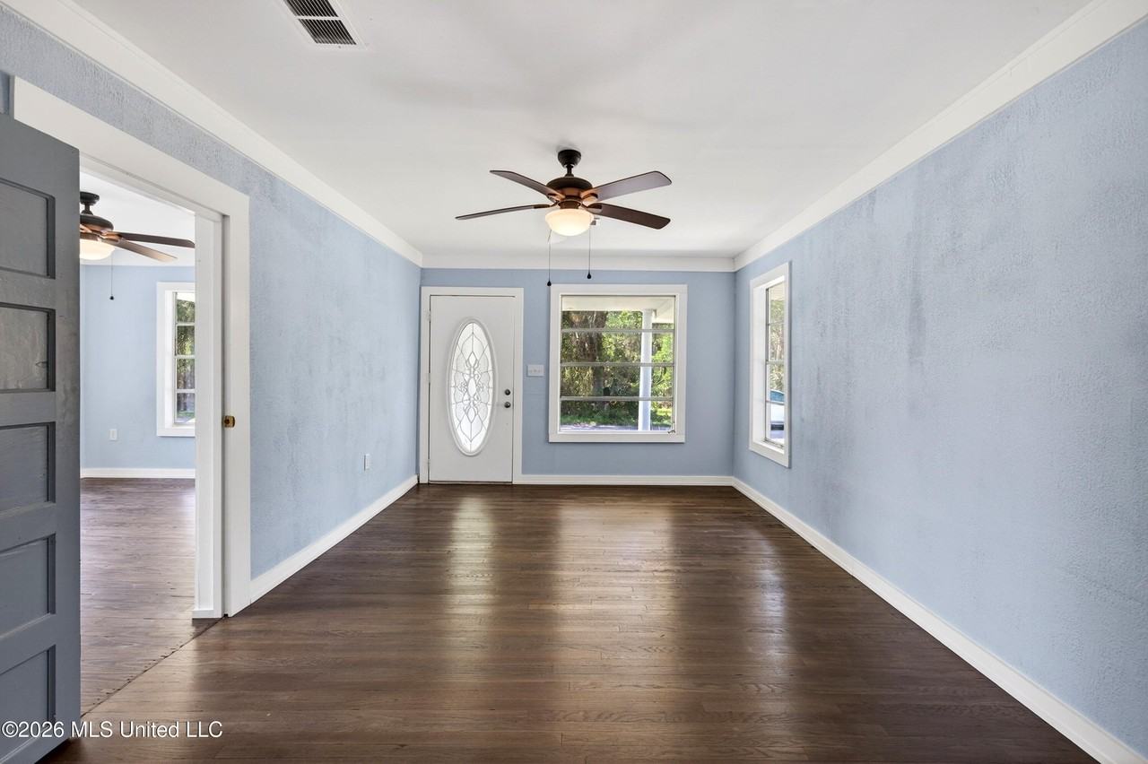 612 N Wright Ave - Photo 6 of 42