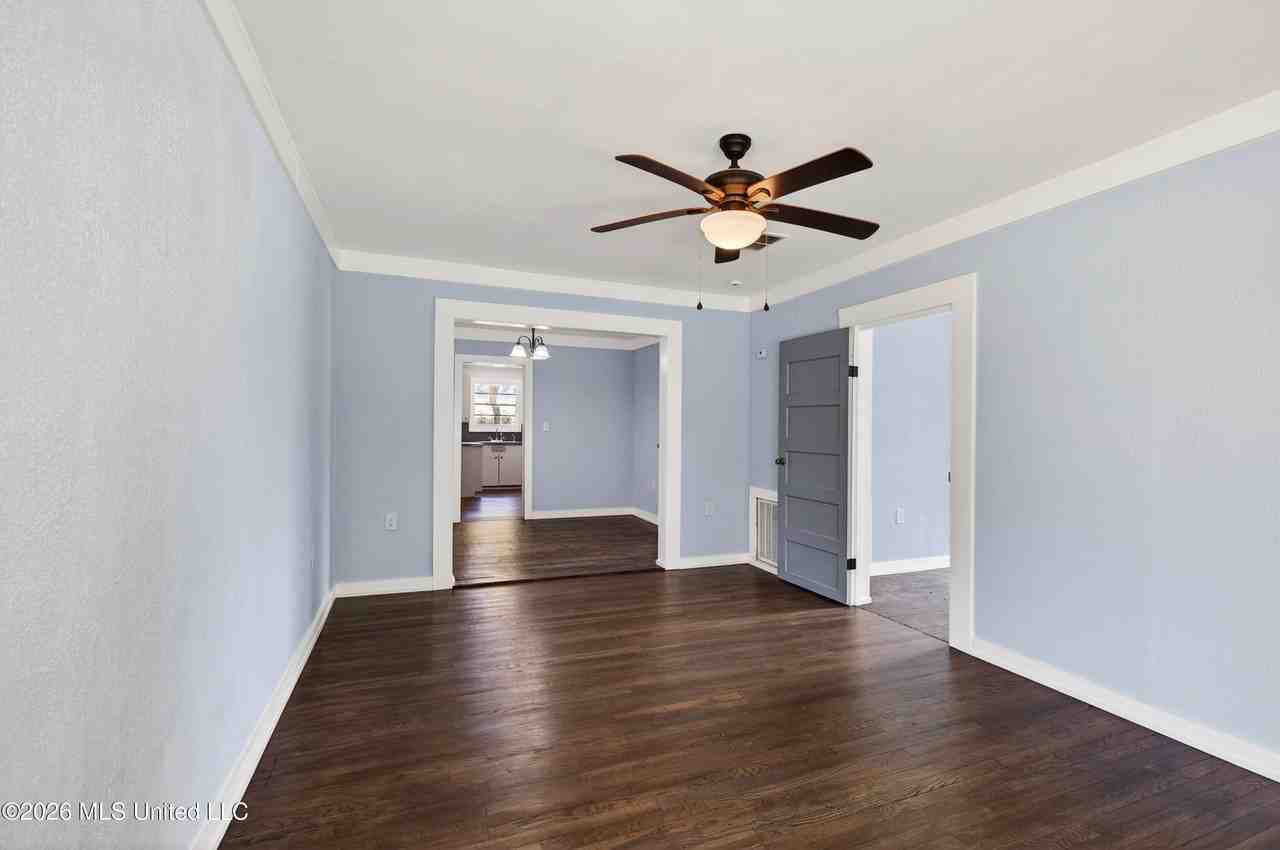 612 N Wright Ave - Photo 7 of 42