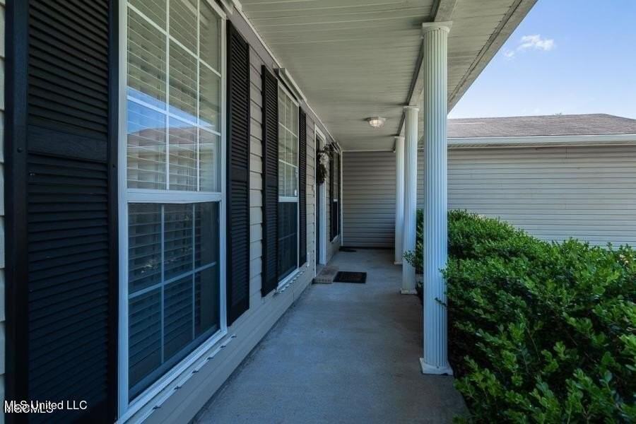 16222 Saddle Dr - Photo 3 of 29
