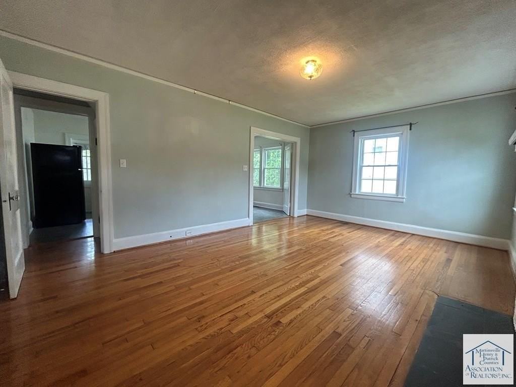 1118 Oakgrove Ave - Photo 2 of 14