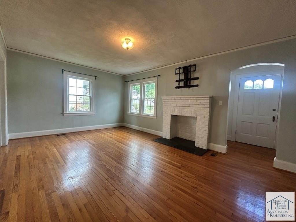 1118 Oakgrove Ave - Photo 3 of 14