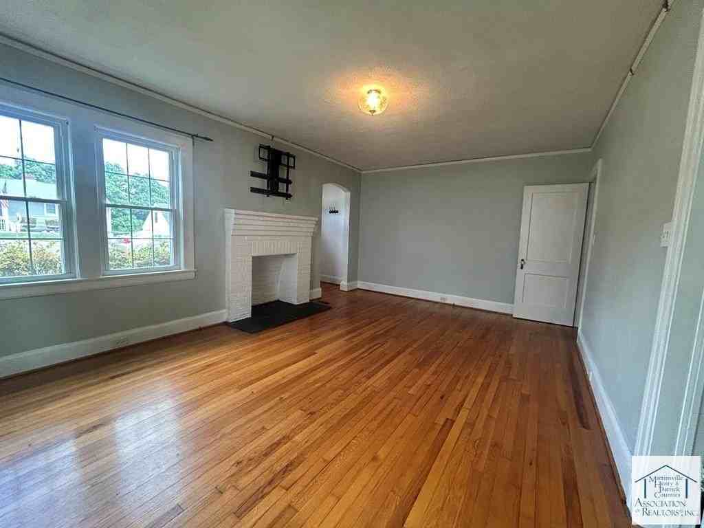 1118 Oakgrove Ave - Photo 4 of 14