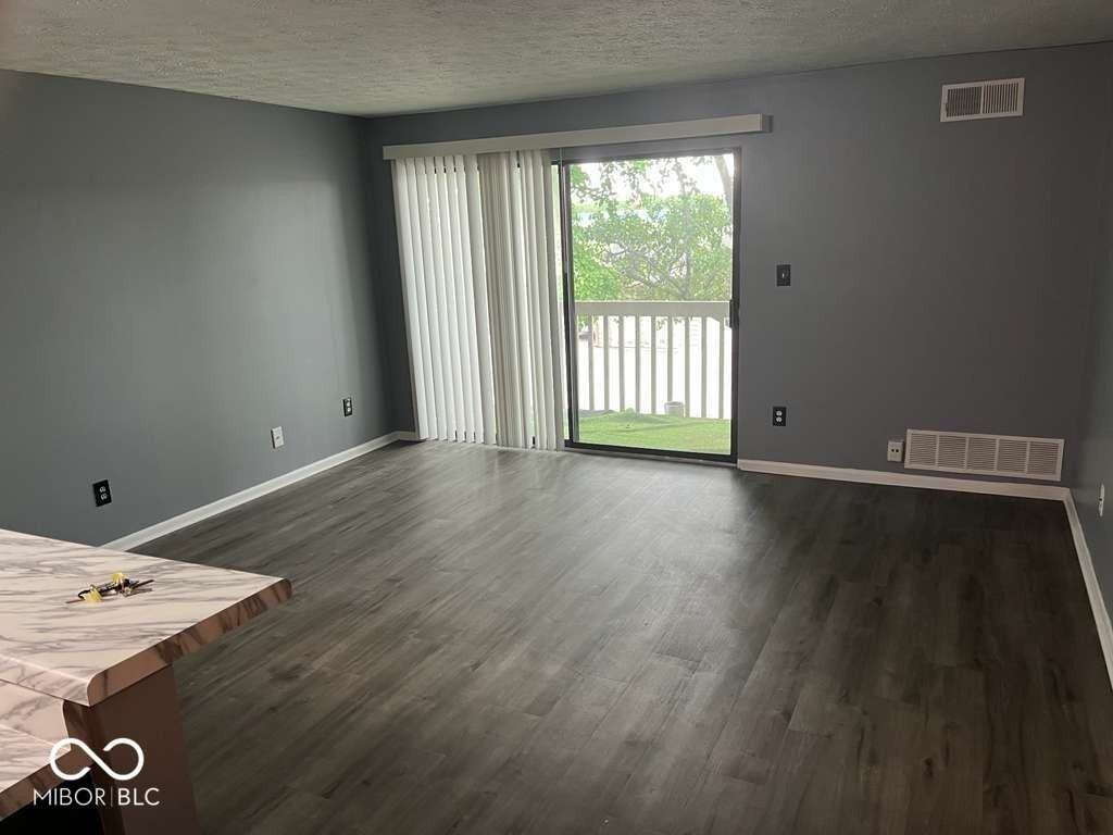 4351 Village Parkway Cir W #7 - Photo 5 of 9