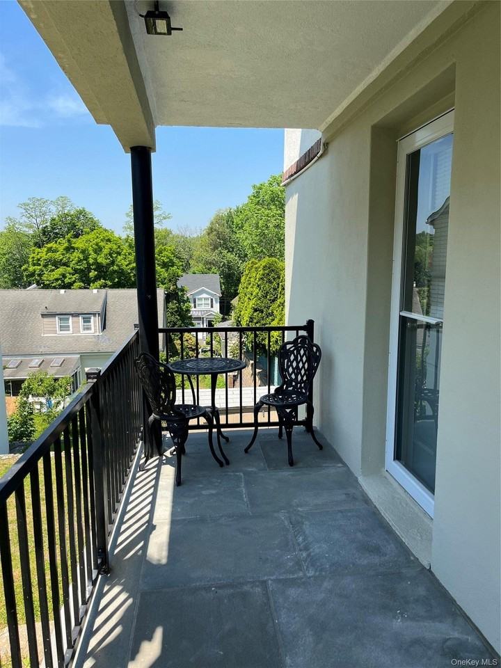315 Gainsborg Ave E - Photo 2 of 18