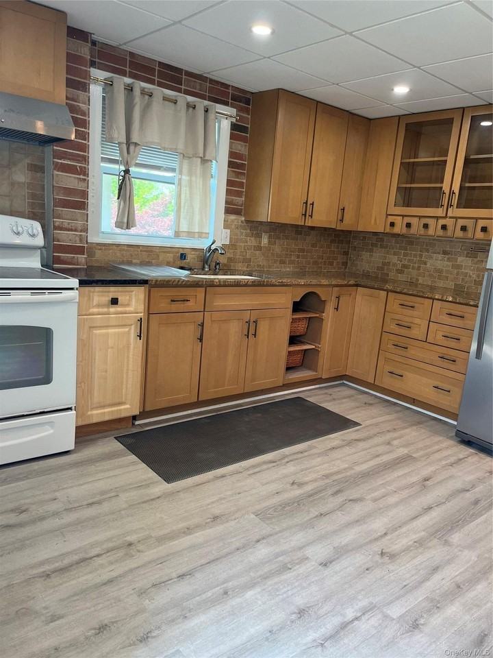 315 Gainsborg Ave E - Photo 4 of 18