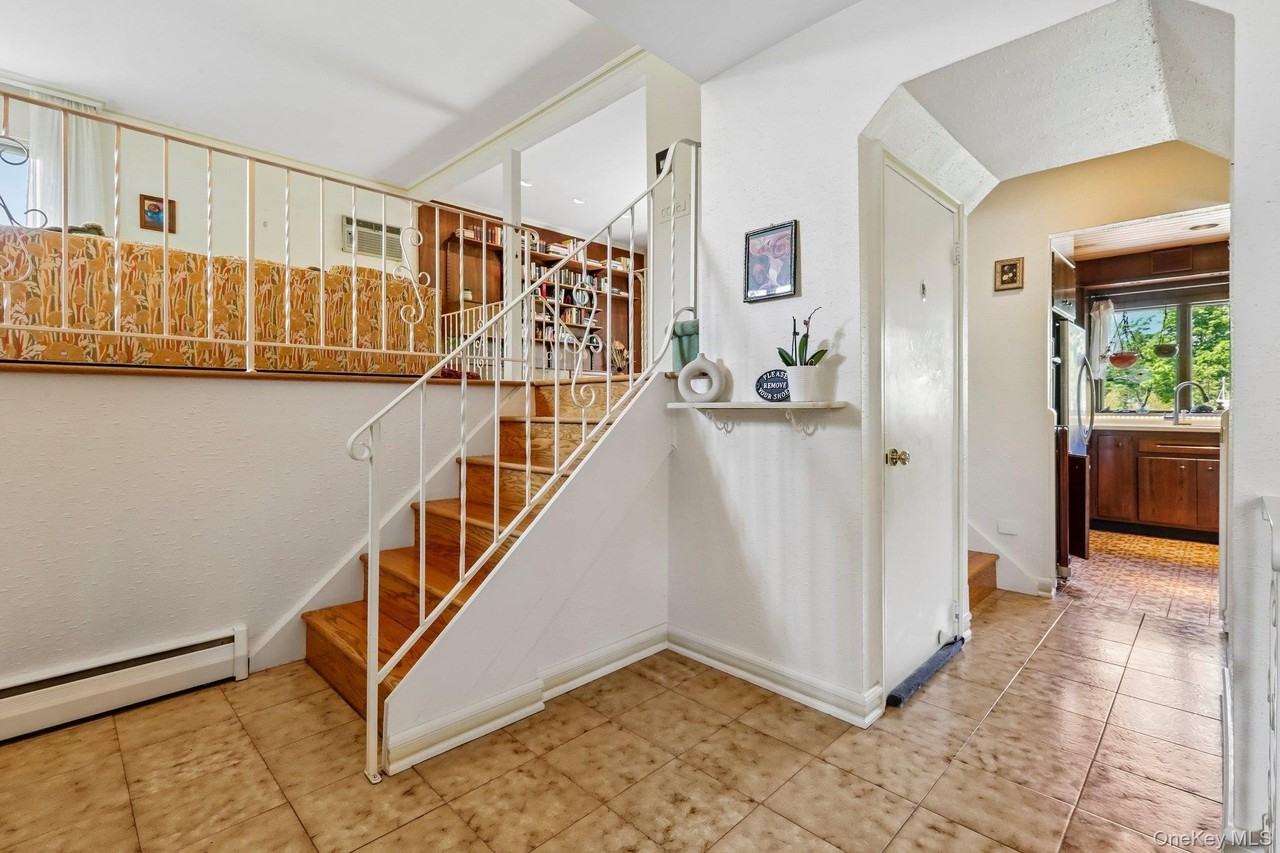 181 Finmor Dr - Photo 3 of 31
