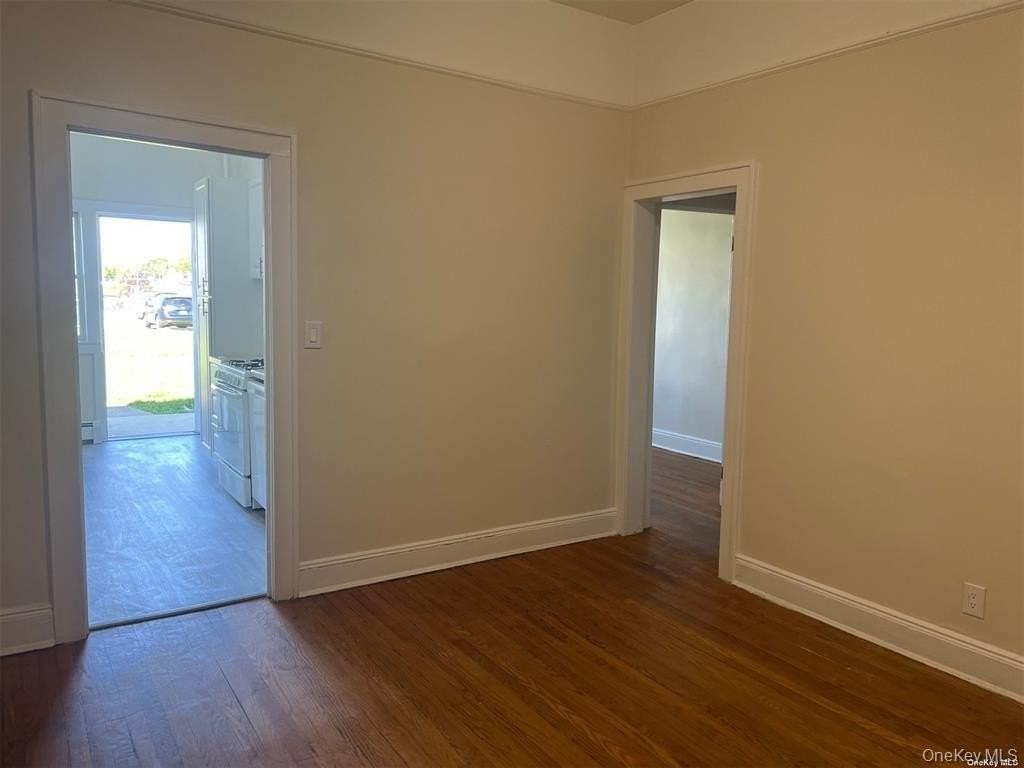 68 Jerusalem Ave - Photo 5 of 10
