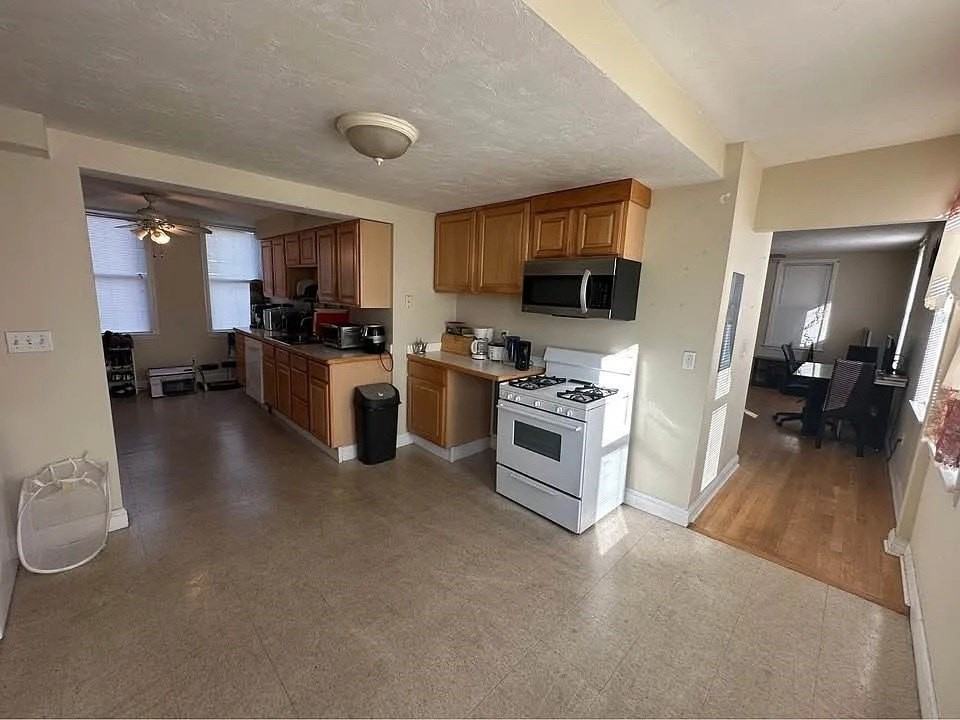 150 Sumner St #1 - Photo 3 of 10