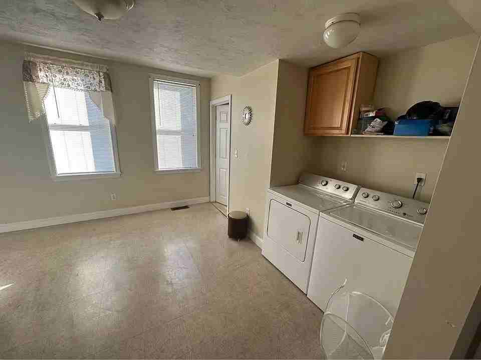 150 Sumner St #1 - Photo 4 of 10