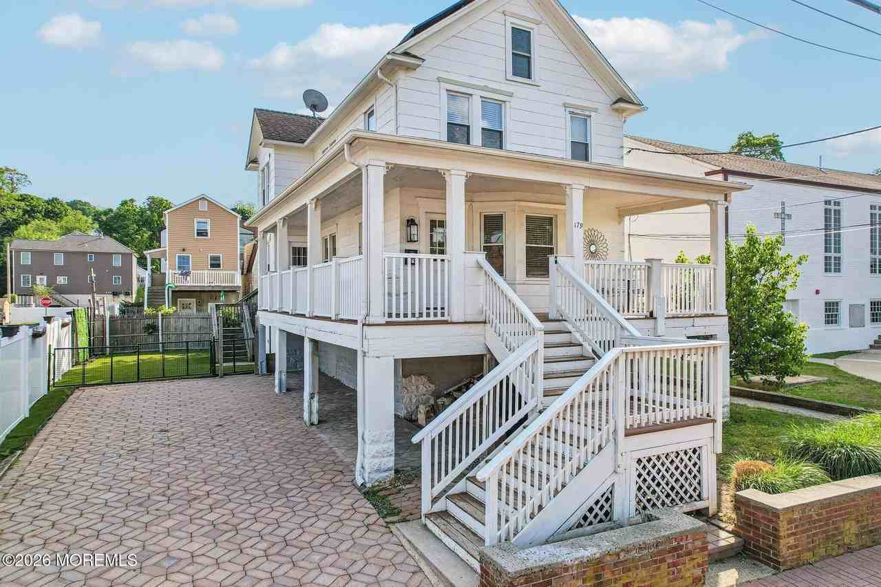 179 Bay Ave
