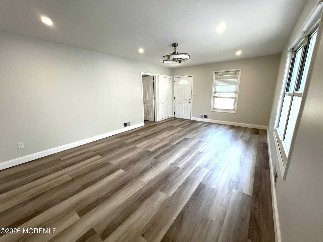 32 Washington St - Photo 4 of 16