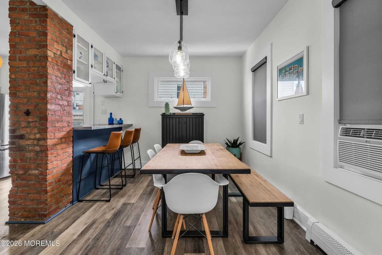 1208 Bond St - Photo 6 of 20