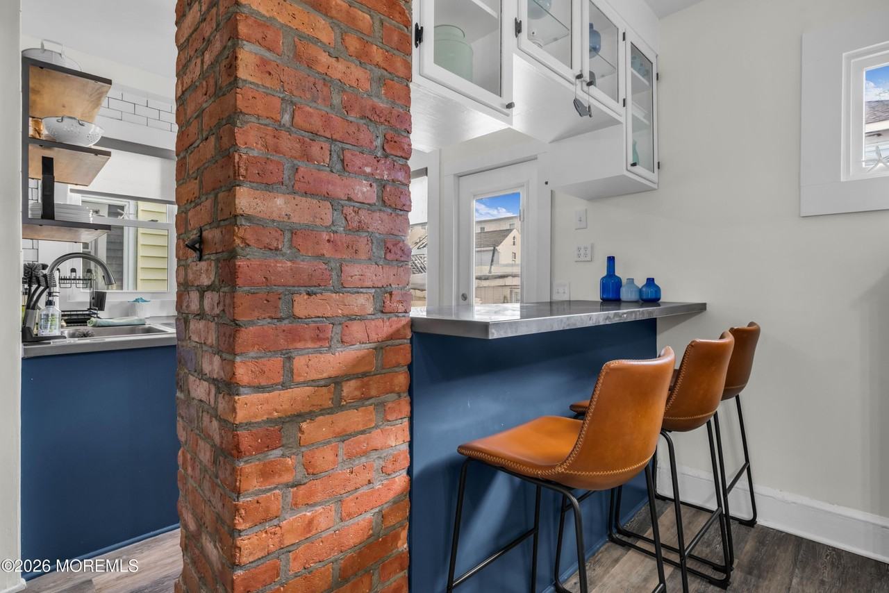 1208 Bond St - Photo 7 of 20