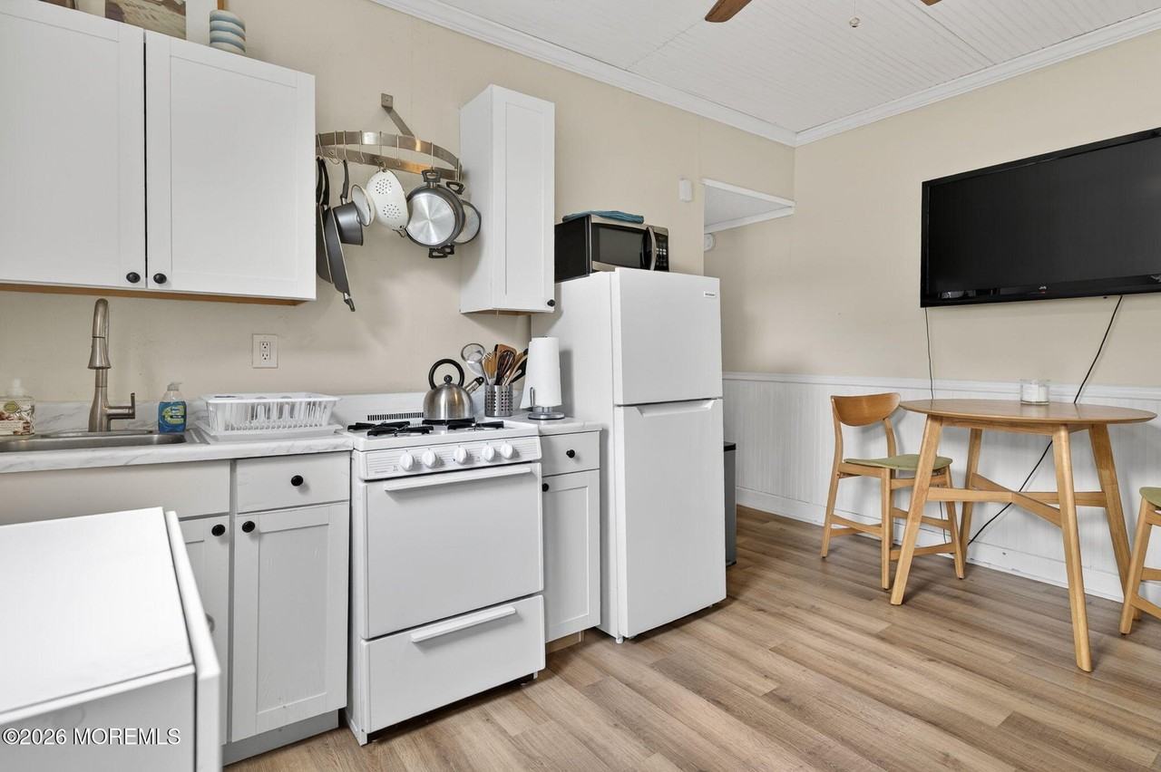 71 Webb Ave #B - Photo 3 of 16