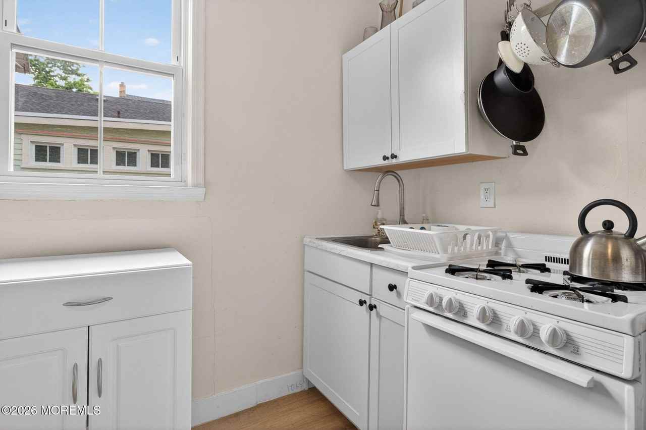 71 Webb Ave #B - Photo 5 of 16