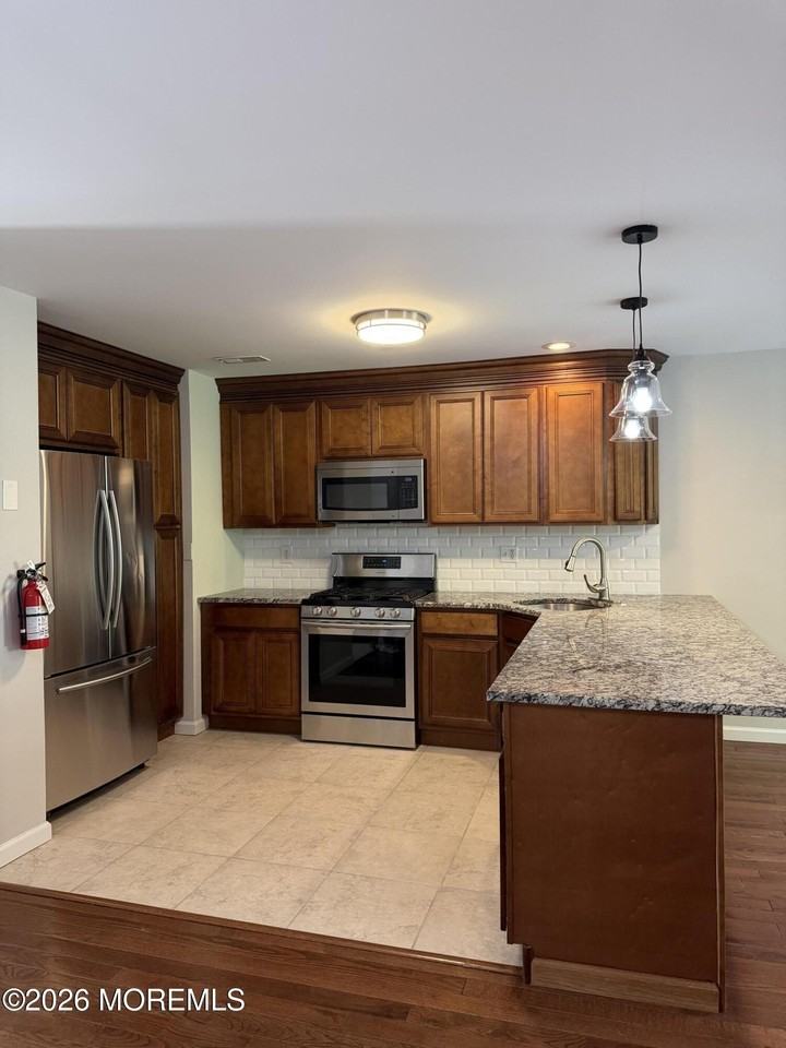 234 Frankfort Ave - Photo 5 of 20