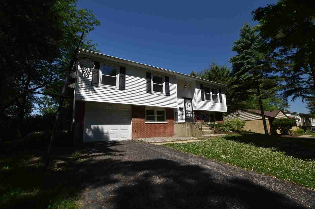 7852 Sprucewood Ave - Photo 2 of 48