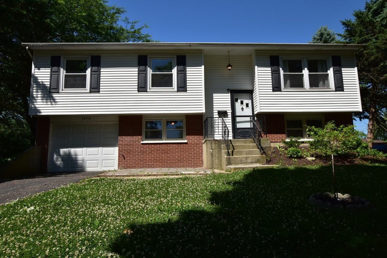 7852 Sprucewood Ave - Photo 3 of 48