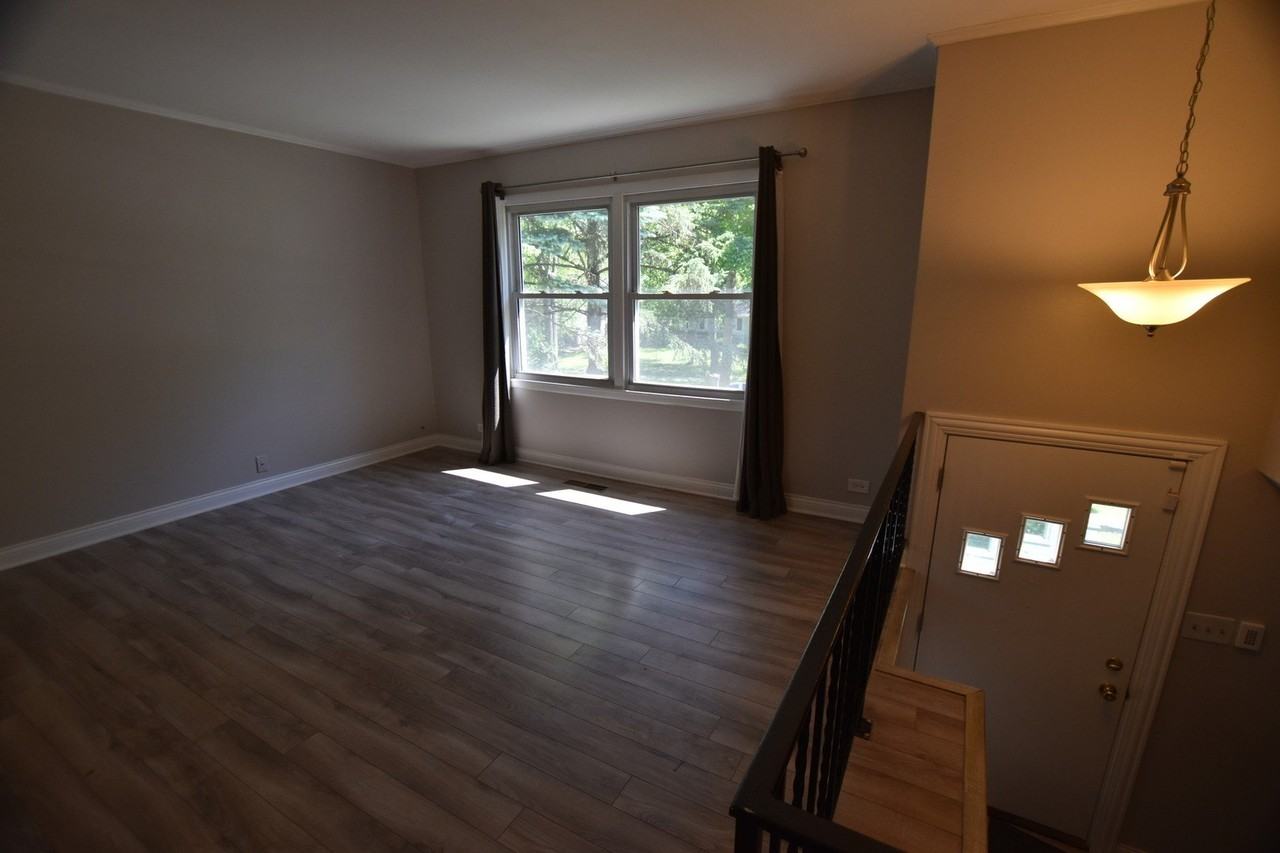 7852 Sprucewood Ave - Photo 5 of 48