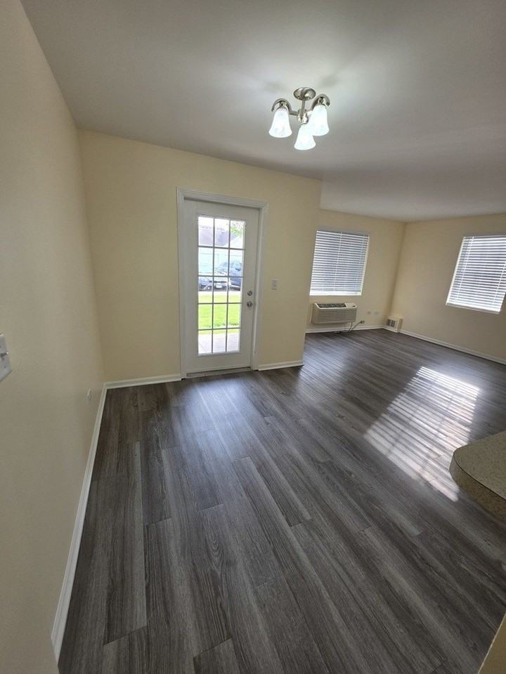 101 Silverstone Dr #101 - Photo 5 of 21