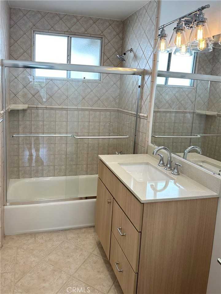1711 10th St - Photo 7 of 18