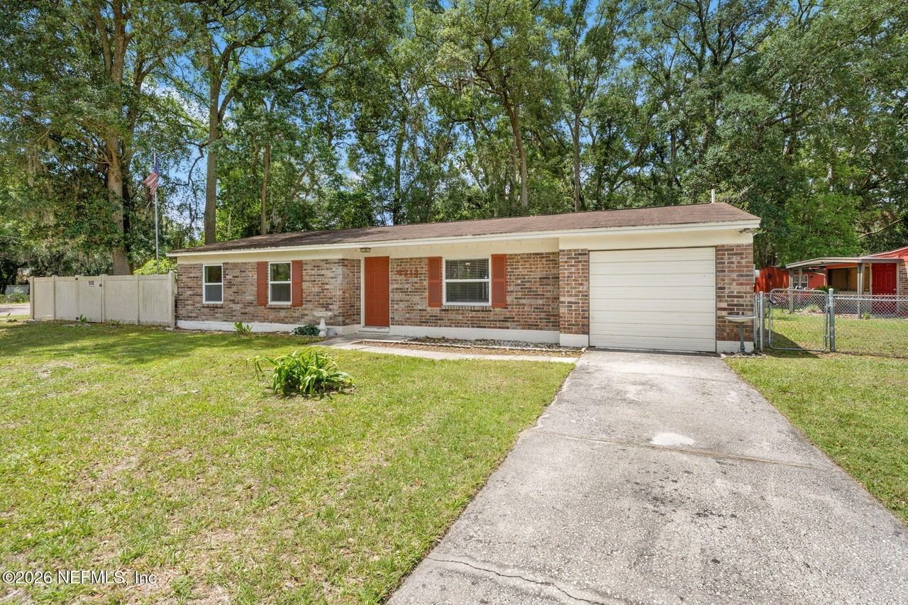 4212 Pointe Haven Dr N - Photo 3 of 21