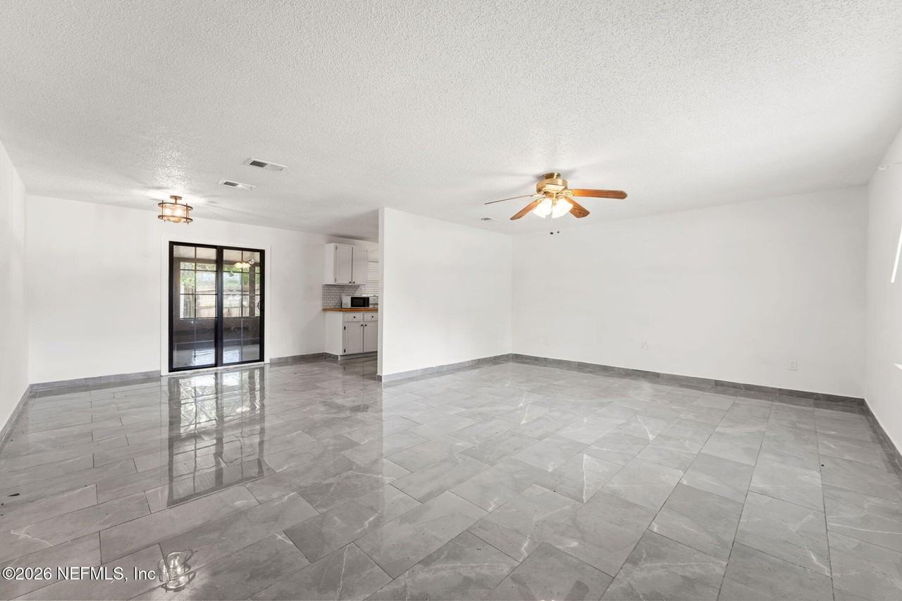 4212 Pointe Haven Dr N - Photo 4 of 21