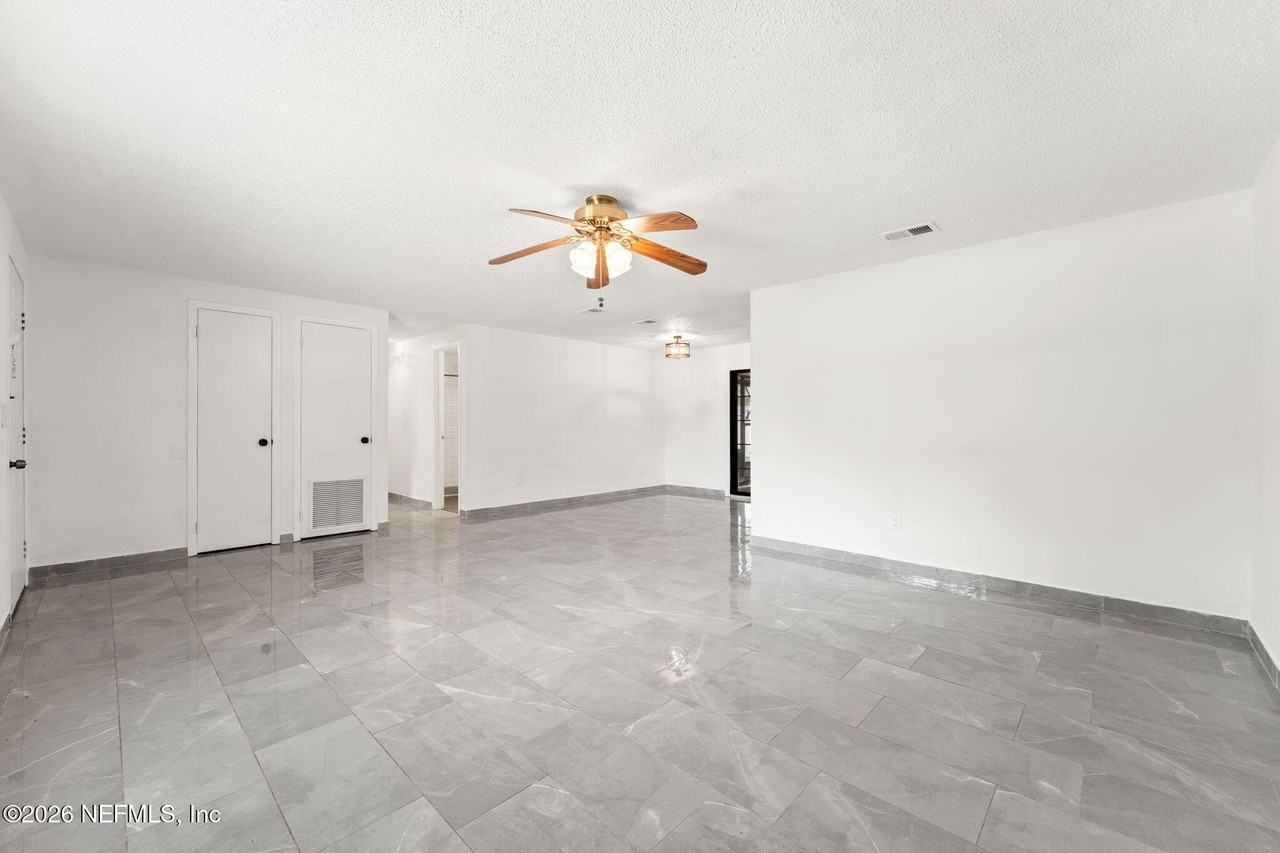 4212 Pointe Haven Dr N - Photo 5 of 21