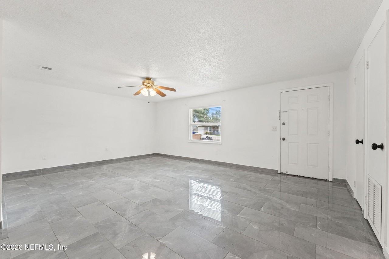 4212 Pointe Haven Dr N - Photo 6 of 21