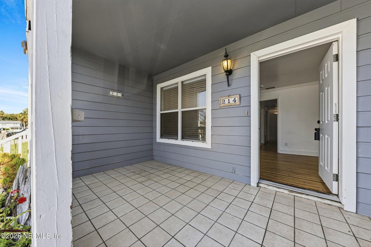 214 Margaret St - Photo 4 of 25